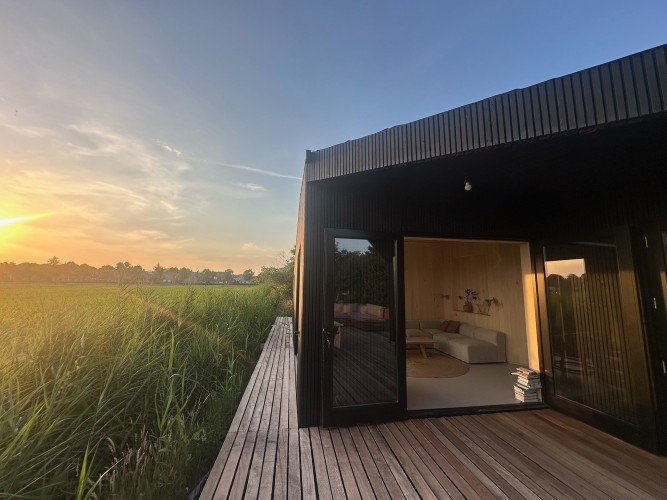 Bungalow aanwaaien terras buiten