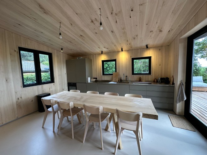 Bungalow keuken eettafel 