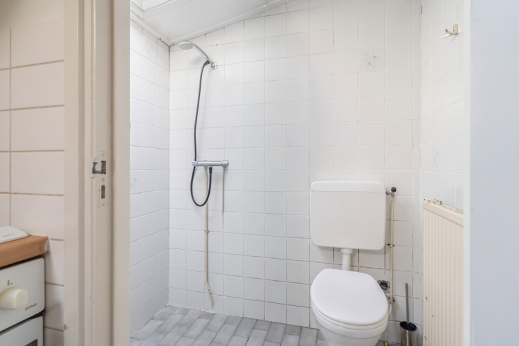 Vakantiehuisje Even Bykomme douche badkamer sanitair