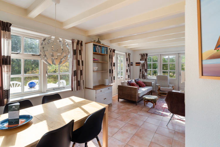Vakantiehuis Holidays eettafel woonkamer