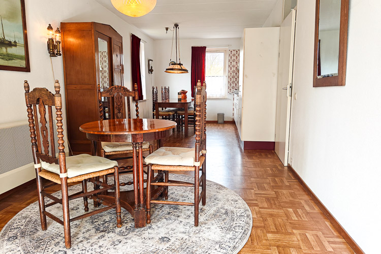Idica vakantiehuis Schiermonnikoog woonkamer eettafel