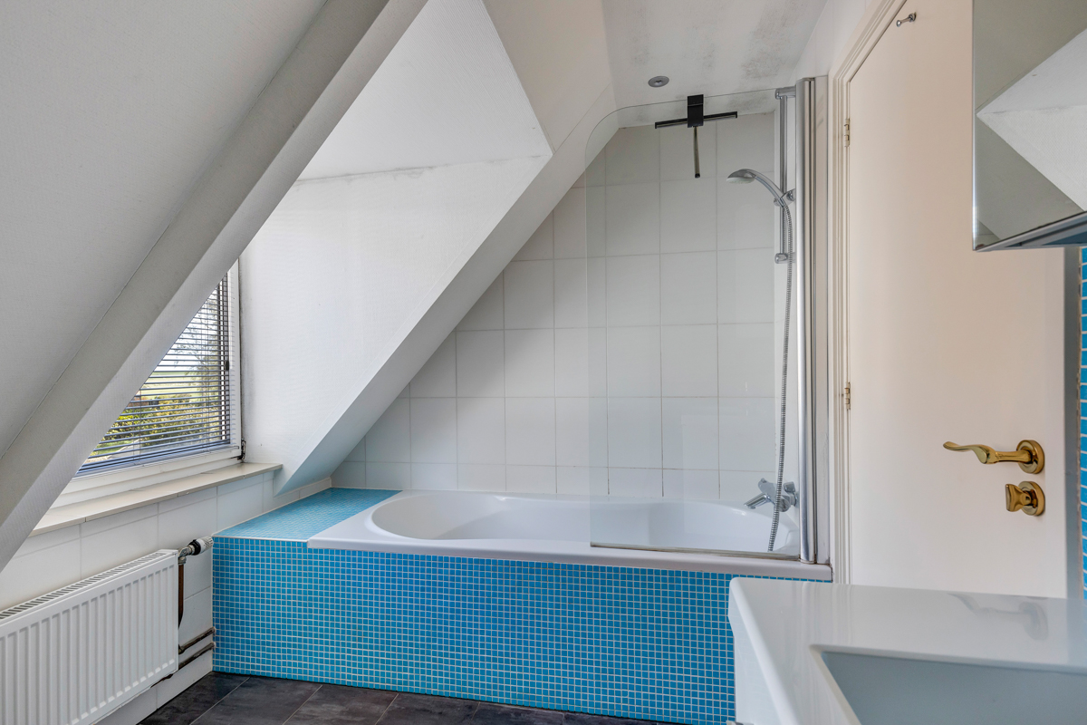 Klein Zonneborg eilanderhuis Schiermonnikoog dorp badkamer boven