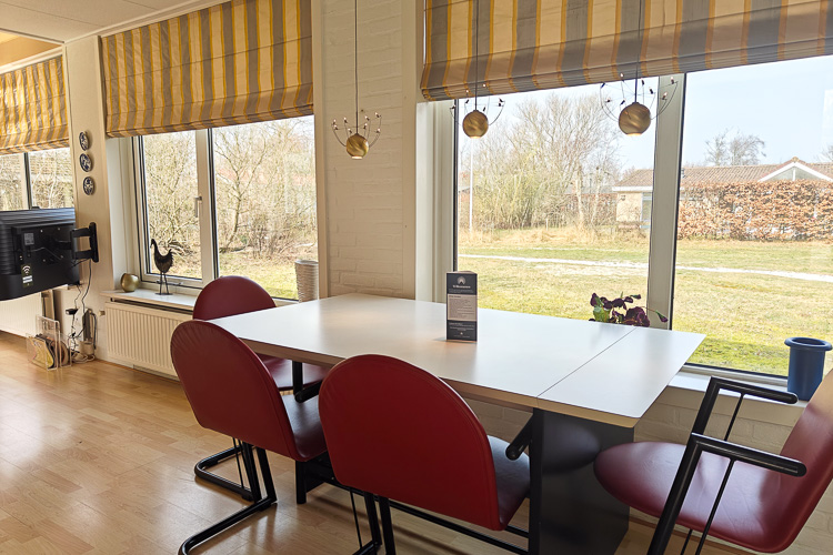 vakantiehuis bungalow Schiermonnikoog Les Quatre Saisons eetkamer