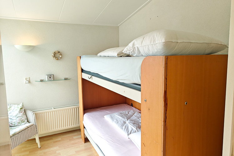 vakantiehuis bungalow Schiermonnikoog Les Quatre Saisons stapelbed slaapkamer