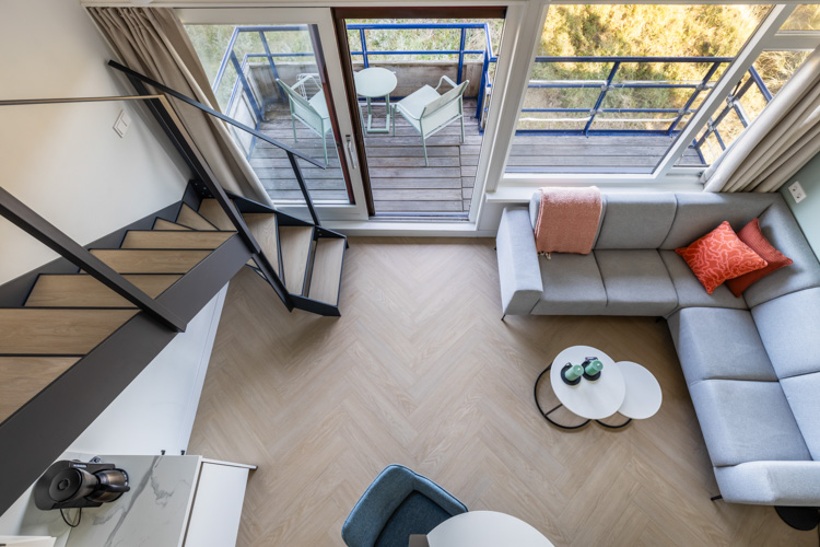 Noderstraun 82 woonkamer overzicht zithoek 