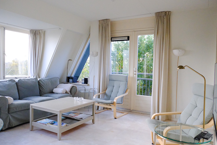 woonkamer van appartement boszicht 13 op schiermonnikoog zitkamer