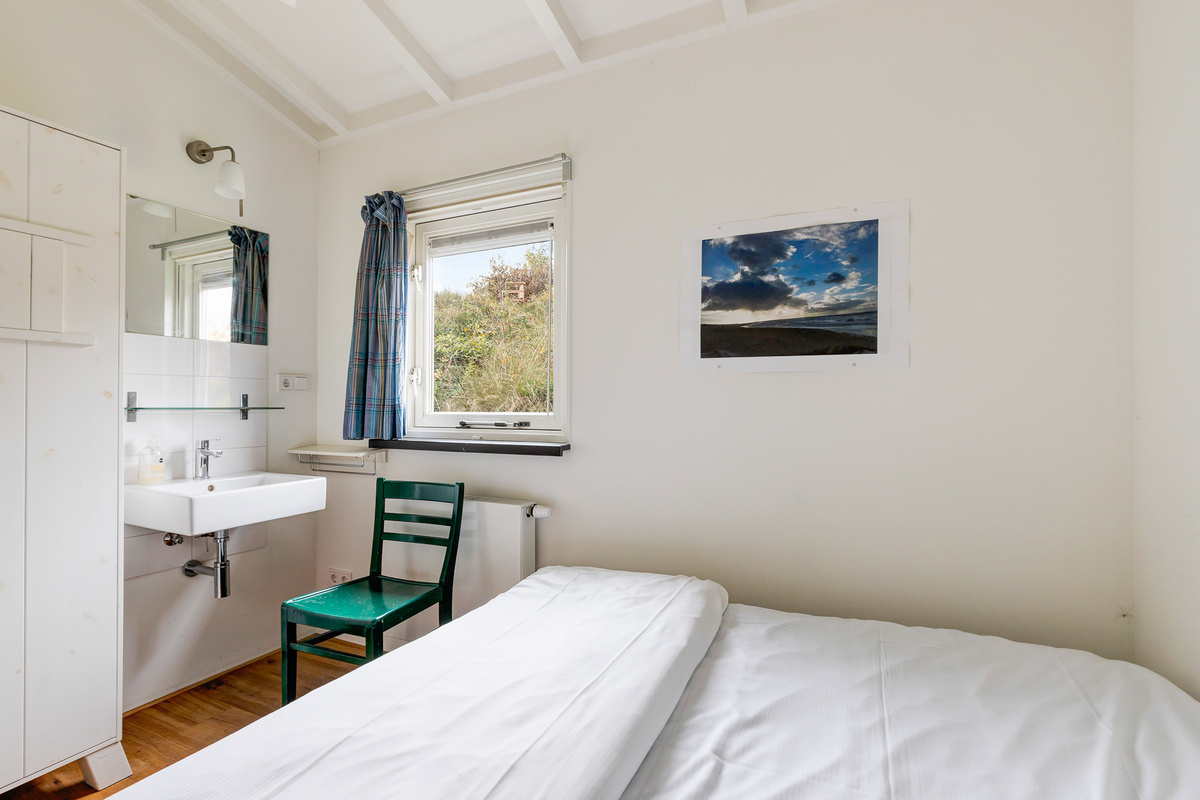 slaapkamer wastafel hilghehorn bungalow schiermonnikoog