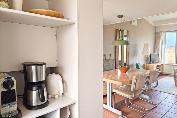 interieur huisje schiermonikoog metula koffiecorner