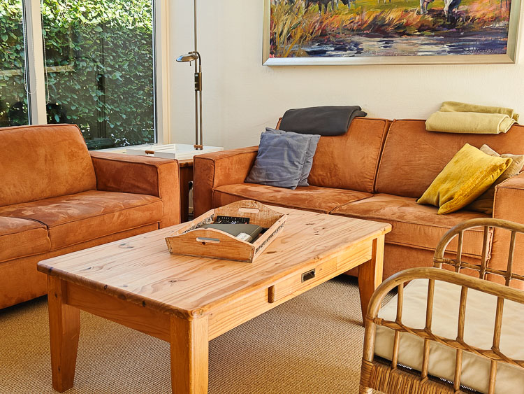 zithoek bank interieur oase bungalow schiermonnikoog