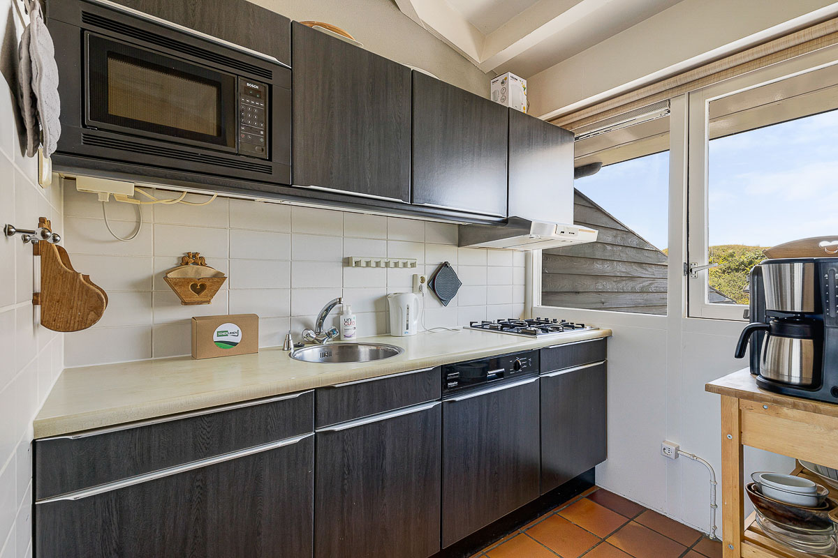 Keuken sepia vakantiehuisje op schiermonnikoog