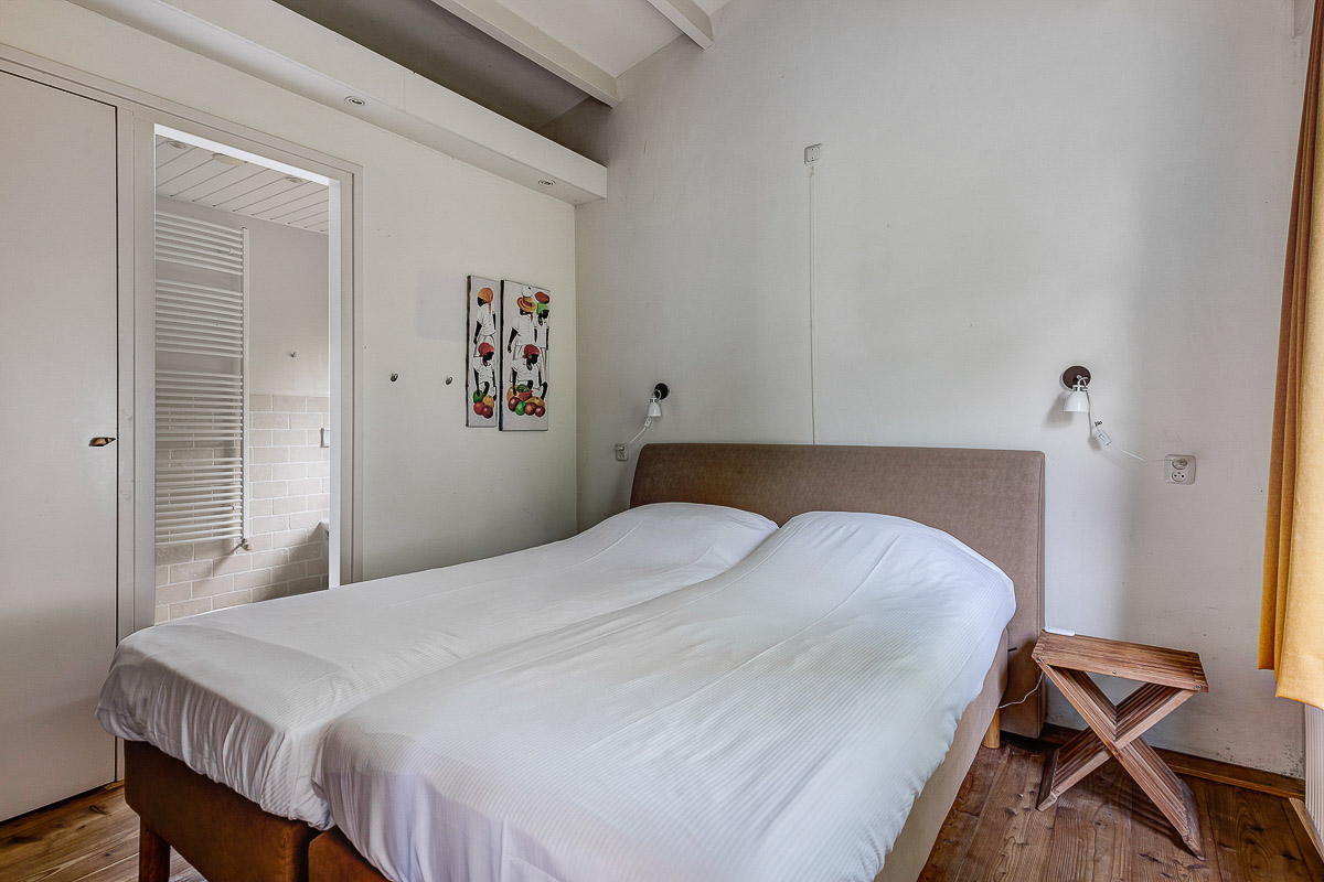 Slaapkamer tweepersoonsbed Sukerjantjen vakantiehuis schiermonnikoog