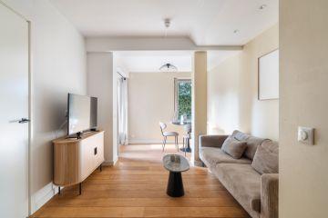 appartement Schiermonnikoog boszicht 16b woonkamer bank