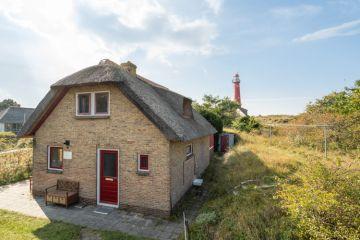 Winterkoning vakantiehuis Schiermonnikoog buiten achterom